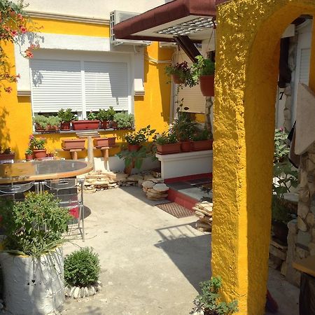Guesthouse 7Even โมสตาร์ ภายนอก รูปภาพ